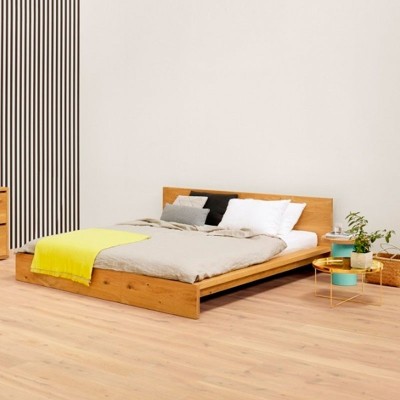 Dormitorio privado con Cama Mo madera roble de E15 disponible en Moisés Showroom Dormitorio privado con Cama Mo madera roble de E15 disponible en Moisés Showroom