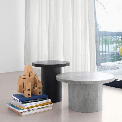 Juguete Mr B de madera roble en ambiente hogar de E15. Disponible en Moisés Showroom Juguete Mr B de madera roble en ambiente hogar de E15. Disponible en Moisés Showroom
