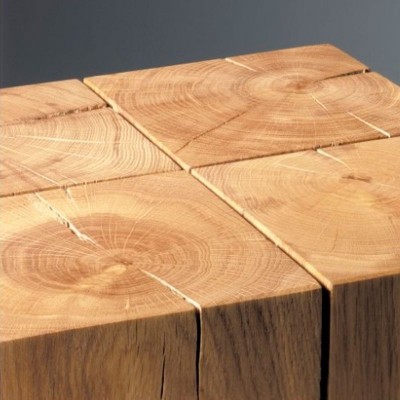 detalle Mesita st04 Backenzahn en roble marca e15. Disponible en Moisés Showroom