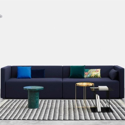 Salón con Alfombra kilim Iza blanco y negro 100% lana de oveja de E15. Disponible en Moisés Showroom Salón con Alfombra kilim Iza blanco y negro 100% lana de oveja de E15. Disponible en Moisés Showroom