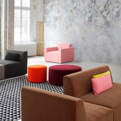 ambiente con Alfombra kilim Iza 100% lana de oveja color blanco y negro de E15. Disponible en Moisés Showroom