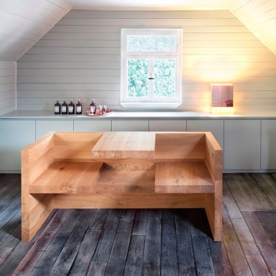 Ambiente interior Mesa-banco Tafel en roble aceitado de E15. Disponible en Moisés showroom Ambiente interior Mesa-banco Tafel en roble aceitado de E15. Disponible en Moisés showroom