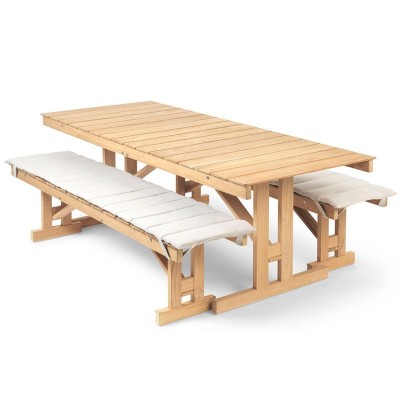 Mesa BM1771 y 2 bancos BM1871 cojín madera de teca Carl Hansen. Disponible en Moisés showroom Mesa BM1771 y 2 bancos BM1871 cojín madera de teca Carl Hansen. Disponible en Moisés showroom