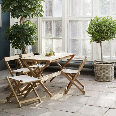 Ambiente patio Mesa de comedor BM3670 y sillas BM4570 de Carl Hansen en Teca. Disponible en Moisés showroom Ambiente patio Mesa de comedor BM3670 y sillas BM4570 de Carl Hansen en Teca. Disponible en Moisés showroom