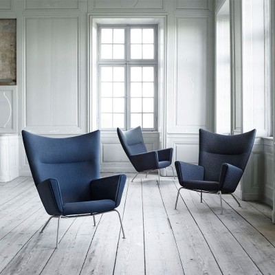 Ambiente interior con sillones wing chair de carl Hansen. Disponible en Moisés showroom Ambiente interior con sillones wing chair de carl Hansen. Disponible en Moisés showroom