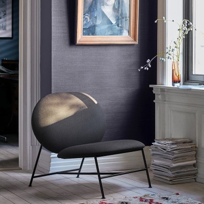 Salón fotografiado por Chris Tonnensen con silla Oblong color gris oscuro de Northern. En moisés showroom Salón fotografiado por Chris Tonnensen con silla Oblong color gris oscuro de Northern. En moisés showroom