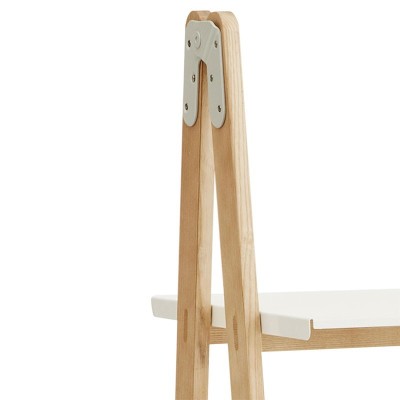 detalle Estantería One Step Up Bookcase alta color blanco de Normann Copenhagen detalle Estantería One Step Up Bookcase alta color blanco de Normann Copenhagen