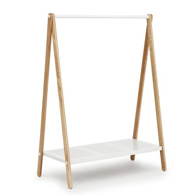 comprar Burra Toj Clothes Rack grande en fresno y acero color blanco de Normann Copenhagen comprar Burra Toj Clothes Rack grande en fresno y acero color blanco de Normann Copenhagen
