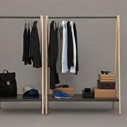 Ambiente con Toj Clothes Rack color negro de Normann Copenhagen Ambiente con Toj Clothes Rack color negro de Normann Copenhagen