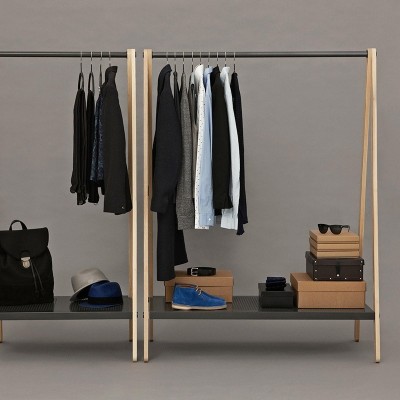 Ambiente con Toj Clothes Rack color negro de Normann Copenhagen Ambiente con Toj Clothes Rack color negro de Normann Copenhagen