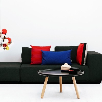 sofá y Mesa grande Tablo color negro patas fresno de Normann Copenhagen. sofá y Mesa grande Tablo color negro patas fresno de Normann Copenhagen.