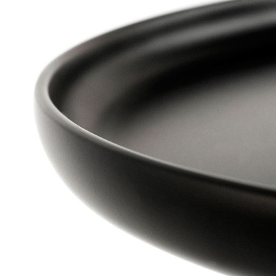 detalle tablero negro de plástico Mesa grande Tablo de Normann copenagen detalle tablero negro de plástico Mesa grande Tablo de Normann copenagen