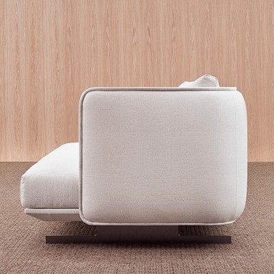 Detalle brazo y lateral sofá Serene de Joquer Moises Showroom Detalle brazo y lateral sofá Serene de Joquer Moises Showroom