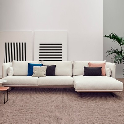 Ambiente sofá Serene con chaiselongue de Joquer Moises Showroom Ambiente sofá Serene con chaiselongue de Joquer Moises Showroom