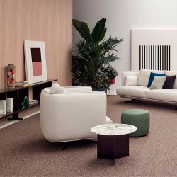 Ambiente 2 butaca Serene con base en cruz de Joquer en Moises Showroom Ambiente 2 butaca Serene con base en cruz de Joquer en Moises Showroom