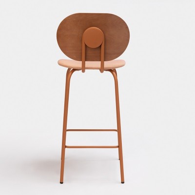 Taburete HARI con respaldo en madera de haya de Ondarreta en Moises Showroom 5