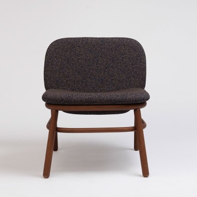 sillon respaldo bajo Lana madera nogal Ondarreta en Moises Showroom sillon respaldo bajo Lana madera nogal Ondarreta en Moises Showroom