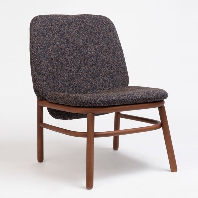 Sillón Lana madera nogal de Ondarreta respaldo alto en Moises Showroom Sillón Lana madera nogal de Ondarreta respaldo alto en Moises Showroom