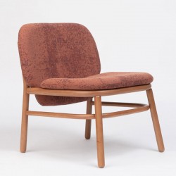 sillon respaldo bajo Lana madera de Ondarreta en Moises Showroom sillon respaldo bajo Lana madera de Ondarreta en Moises Showroom