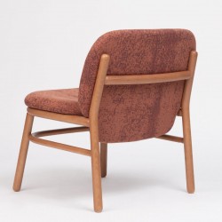 sillon respaldo bajo Lana madera de Ondarreta en Moises Showroom sillon respaldo bajo Lana madera de Ondarreta en Moises Showroom