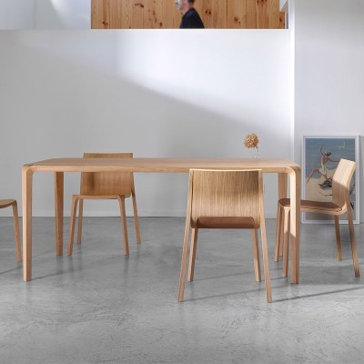 Mesa de comedor Silu de Ondarreta en Moises Showroom