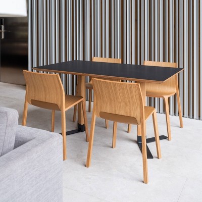 Ambiente 2 silla Silu de Ondarreta en Moises Shworoom