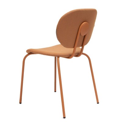 Silla Hari tapizada de Ondarreta en Moises Showroom Silla Hari tapizada de Ondarreta en Moises Showroom