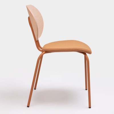 Lateral silla Hari respaldo de madera de Ondarreta en Moises Showroom Lateral silla Hari respaldo de madera de Ondarreta en Moises Showroom