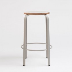 Taburete alto 64 de Ondarreta en Moises Showroom Taburete alto 64 de Ondarreta en Moises Showroom