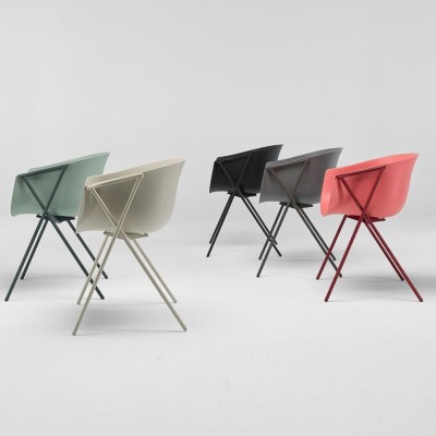 Silla Bai colores de Ondarreta en Moises Showroom Silla Bai colores de Ondarreta en Moises Showroom