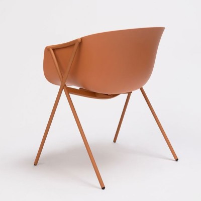 Trasera silla Bai polipropileno de Ondarreta en Moises Showroom Trasera silla Bai polipropileno de Ondarreta en Moises Showroom