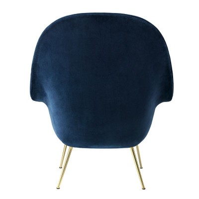 Sillón Bat terciopelo azul de Gubi con respaldo alto en Moises Showroom Sillón Bat terciopelo azul de Gubi con respaldo alto en Moises Showroom