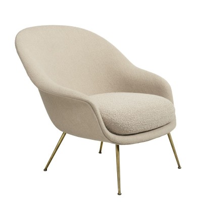 Bat Lounge chair con respaldo bajo de Gubi en Moises showroom