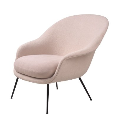 Bat Lounge chair con respaldo bajo color rosa de Gubi en Moises showroom Bat Lounge chair con respaldo bajo color rosa de Gubi en Moises showroom