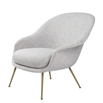Bat Lounge chair con respaldo bajo color gris de Gubi en Moises showroom Bat Lounge chair con respaldo bajo color gris de Gubi en Moises showroom