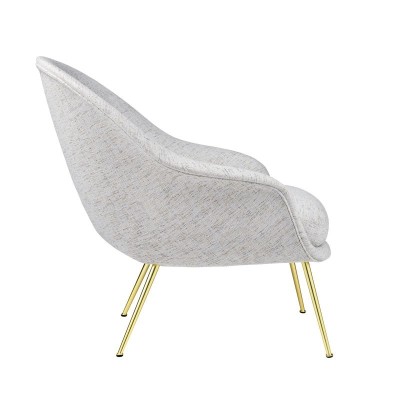 Perfil Bat Lounge chair con respaldo bajo color gris de Gubi en Moises showroom Perfil Bat Lounge chair con respaldo bajo color gris de Gubi en Moises showroom