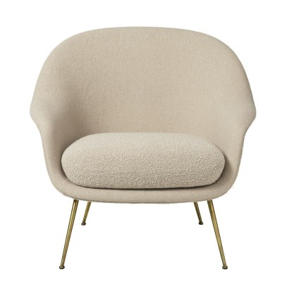 Bat Lounge chair con respaldo bajo de Gubi en Moises showroom