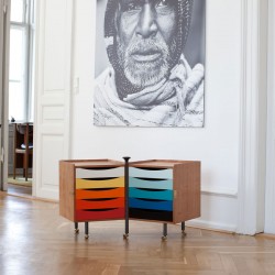 Ambiente con glove cabinet de Finn Juhl Ambiente con glove cabinet de Finn Juhl
