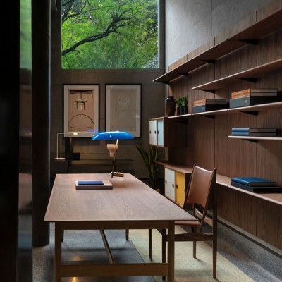 Ambiente biblioteca mesa Kaufmann de Finn Juhl Ambiente biblioteca mesa Kaufmann de Finn Juhl