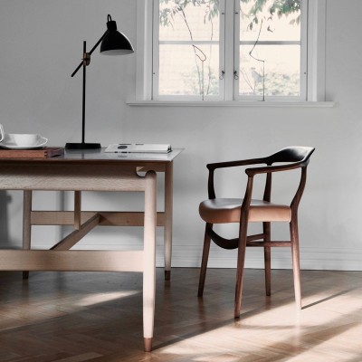 Detalle base Kaufmann table de Finn Juhl en Moises Showroom Detalle base Kaufmann table de Finn Juhl en Moises Showroom