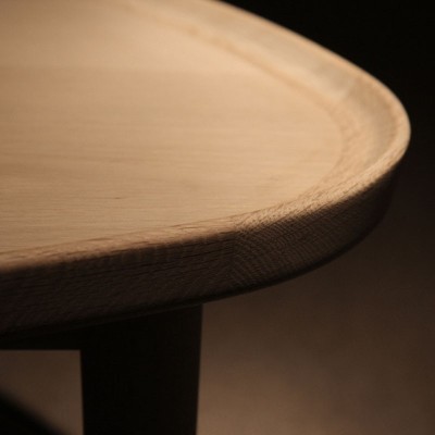 Mesa de centro Eye Table de Finn Juhl en Moises Showroom en roble Mesa de centro Eye Table de Finn Juhl en Moises Showroom en roble