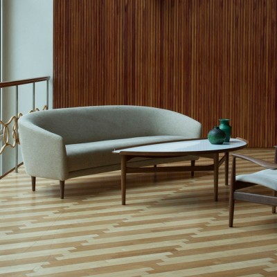 Mesa de centro y sofá Little Mother de Finn Juhl Mesa de centro y sofá Little Mother de Finn Juhl