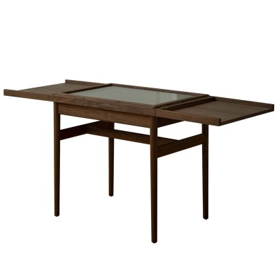Mesa auxiliar Art Collector de Finn Juhl en Moises Showroom Mesa auxiliar Art Collector de Finn Juhl en Moises Showroom