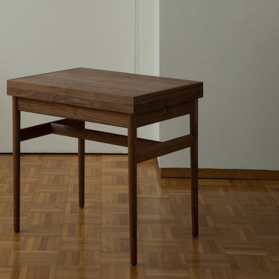 Mesa art collector cerrada de Finn Juhl Mesa art collector cerrada de Finn Juhl