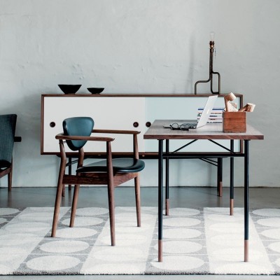 Silla 109 Chair en nogal de Finn Juhl en Moises Showroom Silla 109 Chair en nogal de Finn Juhl en Moises Showroom