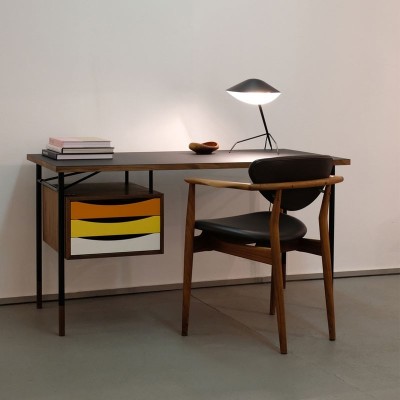 Silla 109 Chair en nogal de Finn Juhl en Moises Showroom Silla 109 Chair en nogal de Finn Juhl en Moises Showroom