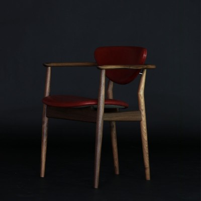 Silla 109 Chair en nogal de Finn Juhl en Moises Showroom Silla 109 Chair en nogal de Finn Juhl en Moises Showroom