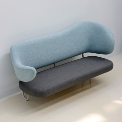 Wall sofa de House of Finn Juhl en Moises Showroom Wall sofa de House of Finn Juhl en Moises Showroom