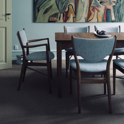 Silla 46 de Finn Juhl tapizado tela en Moises Showroom Silla 46 de Finn Juhl tapizado tela en Moises Showroom