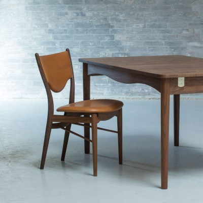 Silla 46 de Finn Juhl tapizado cuero en Moises Showroom Silla 46 de Finn Juhl tapizado cuero en Moises Showroom